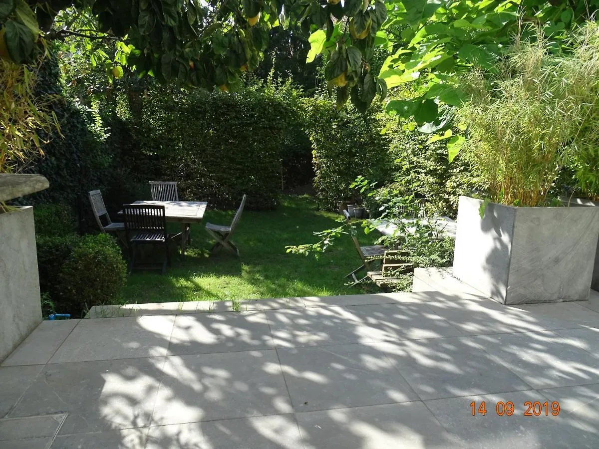 B&B Eleven Brujas 4*,